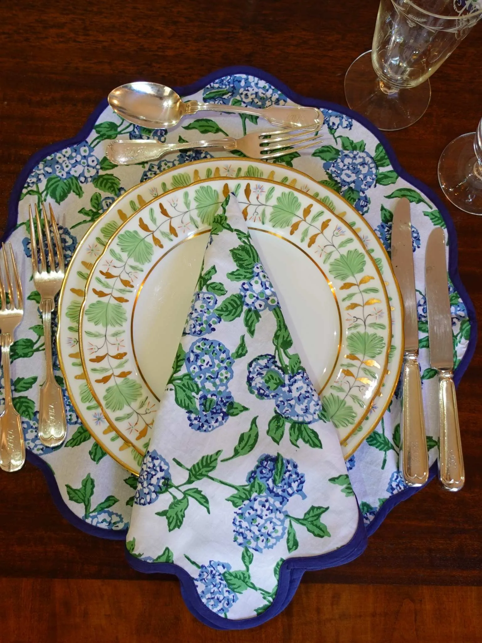 Hydrangea Print Scalloped Napkin and Placemat (Set of 4)