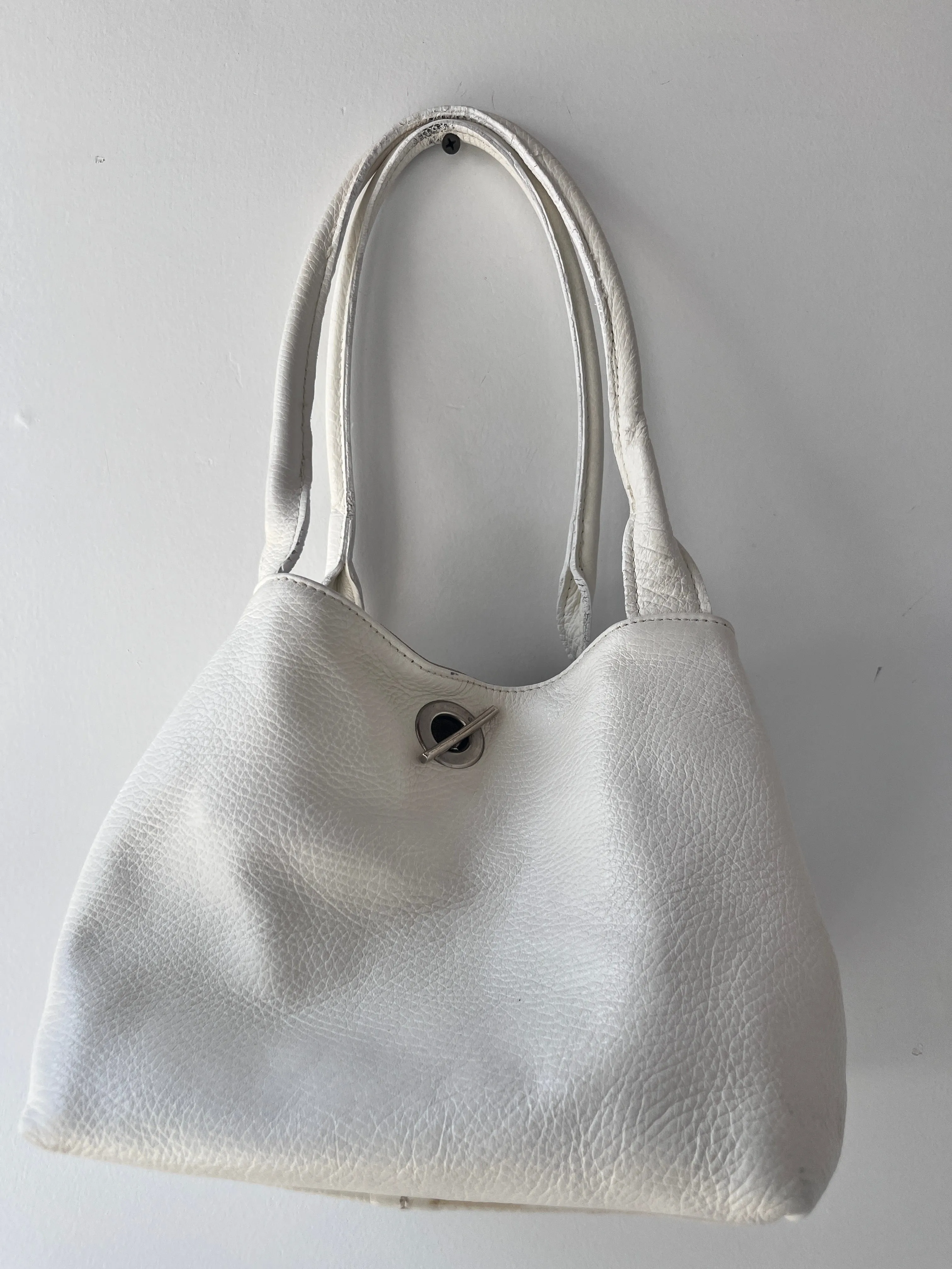 White leather toggle bag